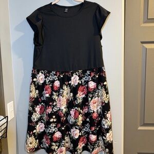 Shein 3x floral dress NWOT Beautiful roses and solid black top